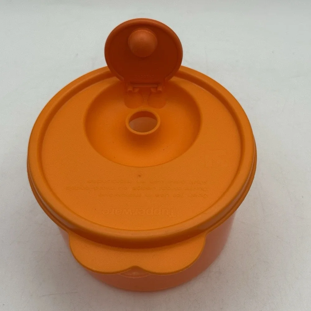 Tupperware 3155A-1 Microwavable 16 oz Soup Mug W/Vented Spout Lid -‎ Orange